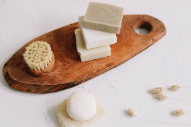 Mutfak aksesuarları, doğal organik sabunlar. Plastiksiz ve çevre dostu ürünler konsepti, üst görünüm