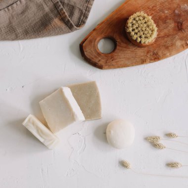 Mutfak aksesuarları, doğal organik sabunlar. Plastiksiz ve çevre dostu ürünler konsepti, üst görünüm