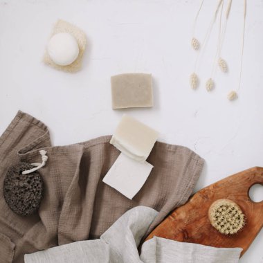 Mutfak aksesuarları, doğal organik sabunlar. Plastiksiz ve çevre dostu ürünler konsepti, üst görünüm