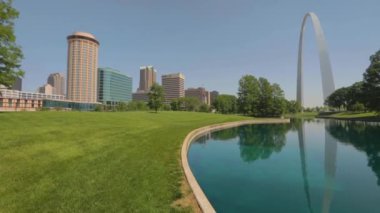 St. Louis, Missouri, Amerika Birleşik Devletleri - 1 Haziran 2018: St. Louis Gateway Arch bir görünüm.