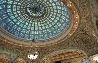 Chicago, Illinois, ABD - 22 Haziran 2018 - görünüm iç ve Chicago Kültür Merkezi kubbe.