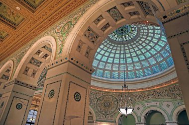 Chicago, Illinois, ABD - 22 Haziran 2018 - görünüm iç ve Chicago Kültür Merkezi kubbe.