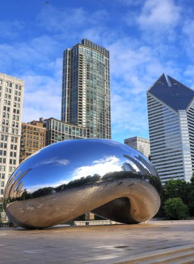 Chicago, Illinois, ABD - 23 Haziran 2018: 'Cloud Gate' olarak da bilinen 'fasulye' Downtown Chicago Millenium Park.