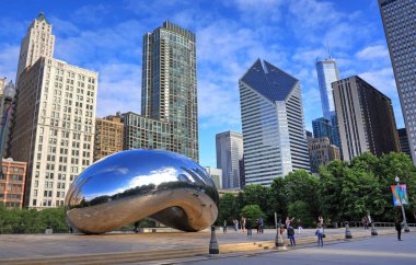 Chicago, Illinois, ABD - 23 Haziran 2018: 'Cloud Gate' olarak da bilinen 'fasulye' Downtown Chicago Millenium Park.