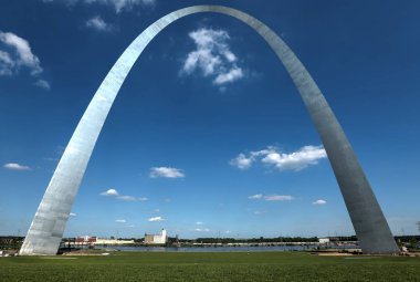 St. Louis, Missouri - 24 Mayıs 2018: Gateway Arch Milli parkta bulunan Missouri St. Louis Gateway Arch.