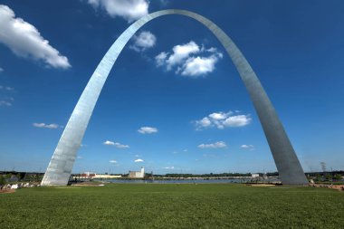 St. Louis, Missouri - 24 Mayıs 2018: Gateway Arch Milli parkta bulunan Missouri St. Louis Gateway Arch.