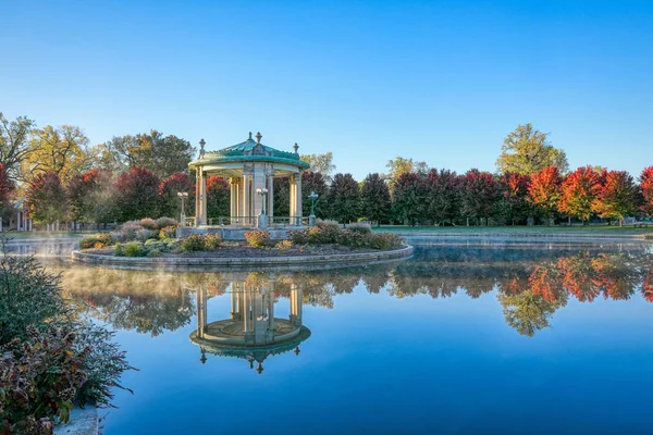 Forest Park, St. Louis, Missouri bulunan orkestra sahnesi.