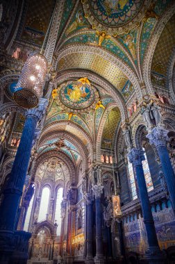 Lyon, Fransa - 13 Haziran 2019 : 1872 ve 1884 yılları arasında inşa edilen Notre Dame de Fourviere Bazilikası, Lyon, Fransa'da.