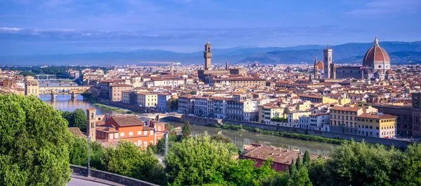 Floransa, Arno Nehri boyunca İtalya.