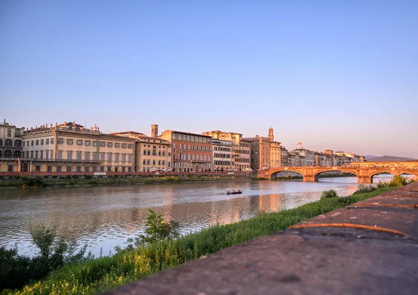 Června 2019 Florencie Itálie Pohled Florencii Podél Řeky Arno Oblasti — Stock fotografie