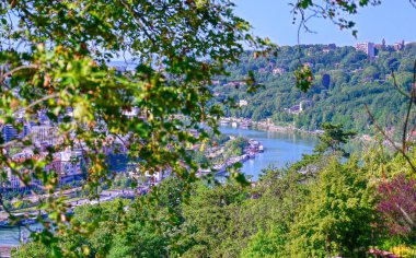 Lyon, Fransa ve Saone Nehri'nin sabah saatlerinde havadan görünümü.