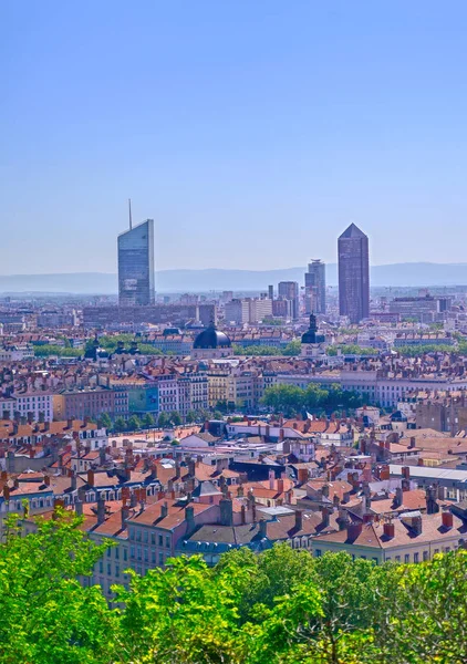 Lyon, Fransa ve Saone Nehri'nin sabah saatlerinde havadan görünümü.