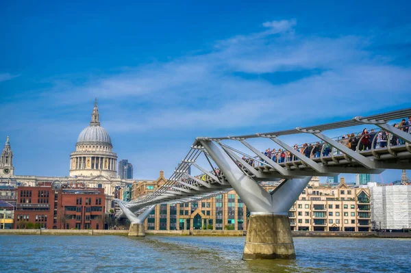 London United Kingdom April 2019 Paul Cathedral Millennium Bridge River — Stock Photo, Image