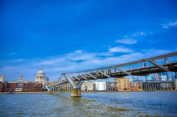 London United Kingdom April 2019 Paul Cathedral Millennium Bridge River — Stock Photo, Image