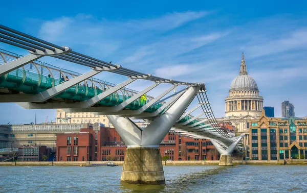 Londres Reino Unido Abril 2019 Catedral San Pablo Cruzando Puente —  Fotos de Stock