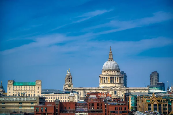 Londres Reino Unido Abril 2019 Catedral São Paulo Atravessando Millennium — Fotografia de Stock