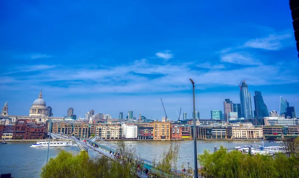 London Storbritannien April 2019 Paul Cathedral Millennium Bridge Och Themsen — Stockfoto