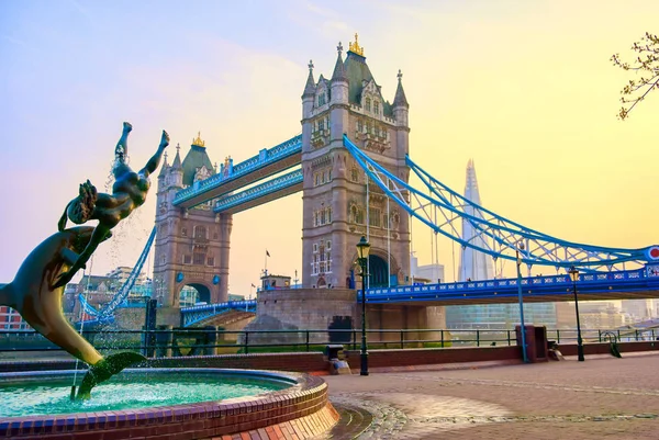 London Storbritannien April 2019 View Tower Bridge River Thames Girl — Stockfoto