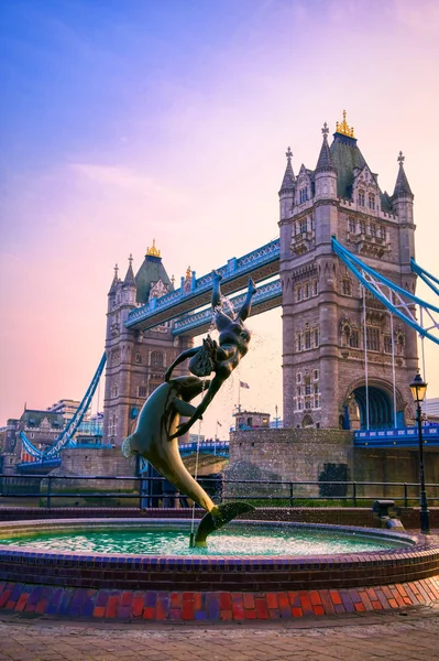 London Storbritannien April 2019 View Tower Bridge River Thames Girl — Stockfoto