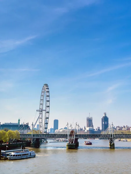 Una Vista Largo Del Río Támesis Día Soleado Londres Reino —  Fotos de Stock