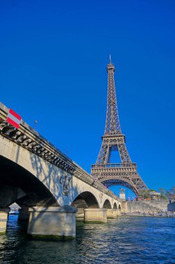 Paris,Fransa'daki Eyfel Kulesi'nin manzarası.