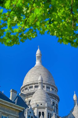 Paris 'in Kutsal Yüreği Bazilikası, Fransa' nın Montmartre bölgesindeki Sacre-Coeur Bazilikası olarak bilinir..