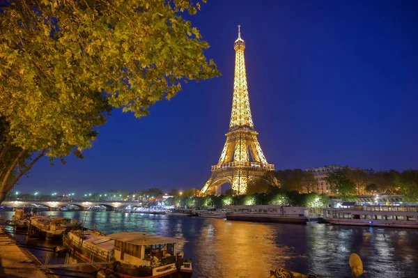 Париж Франция Апреля 2019 Эйфелева Башня Ночью Через Сену Париже — стоковое фото