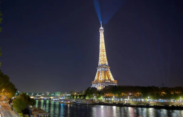 Paryż Francja Kwietnia 2019 Widok Wieżę Eiffla Nocy Przez Sekwanę — Zdjęcie stockowe