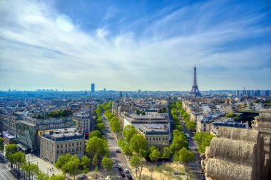 Eyfel Kulesi ve Paris, Fransa Arc de Triomphe bir görünüm.
