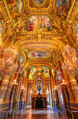 Paris, Fransa-23 Nisan 2019-Paris, Fransa 'da bulunan Palais Garnier büyük Fuer.