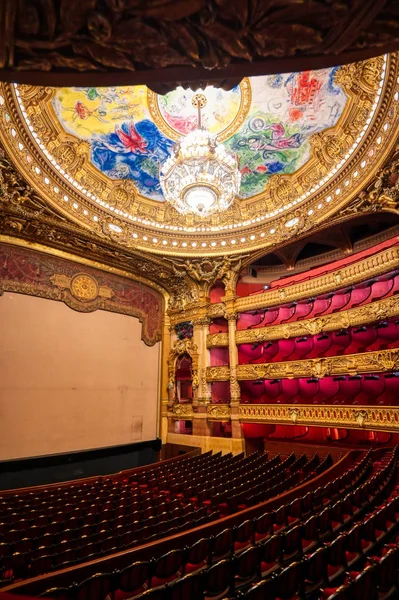 Paris, Fransa-23 Nisan 2019-Paris, Fransa 'da bulunan Palais Garnier oditoryum.