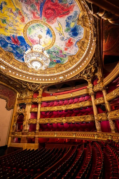 Paris, Fransa-23 Nisan 2019-Paris, Fransa 'da bulunan Palais Garnier oditoryum.