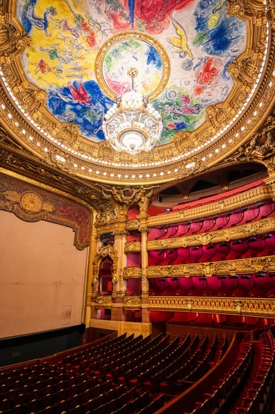 Paris, Fransa-23 Nisan 2019-Paris, Fransa 'da bulunan Palais Garnier oditoryum.