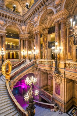 Paris, Fransa-23 Nisan 2019-Grand merdiven Paris, Fransa bulunan Palais Garnier girişinde.