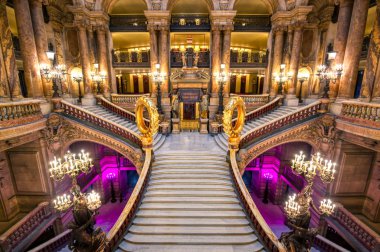 Paris, Fransa-23 Nisan 2019-Grand merdiven Paris, Fransa bulunan Palais Garnier girişinde.