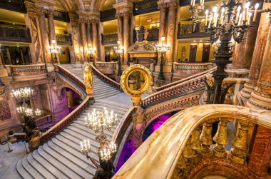 Paris, Fransa-23 Nisan 2019-Grand merdiven Paris, Fransa bulunan Palais Garnier girişinde.