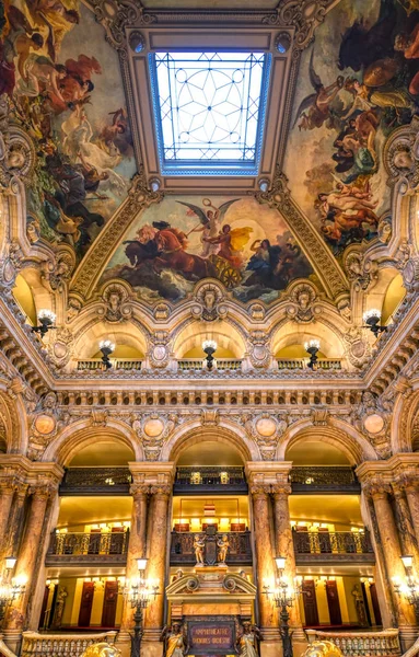 Paris França Abril 2019 Grande Escadaria Entrada Palais Garnier Localizado — Fotografia de Stock