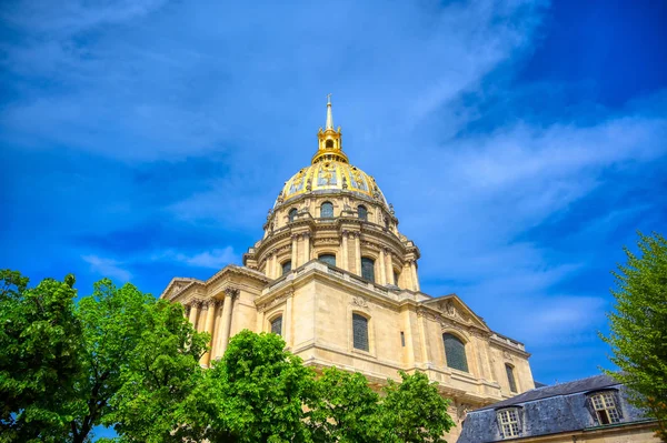 Paris, Fransa-Nisan 22, 2019-Les Invalides tüm Fransa askeri tarihi ile ilgili müzeler ve anıtlar içeren binalar, bir kompleks.