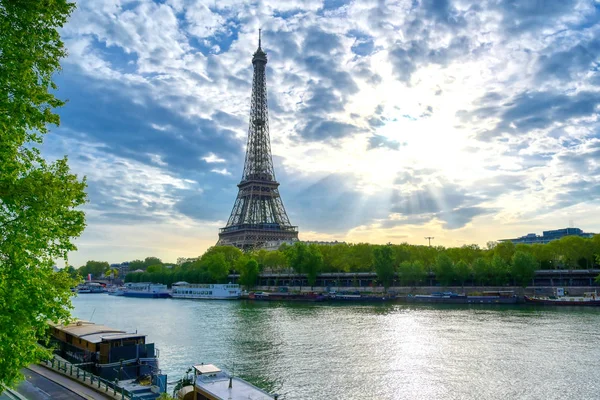 Eiffel Toren Rivier Seine Parijs Frankrijk Een Zonnige Dag Met — Stockfoto