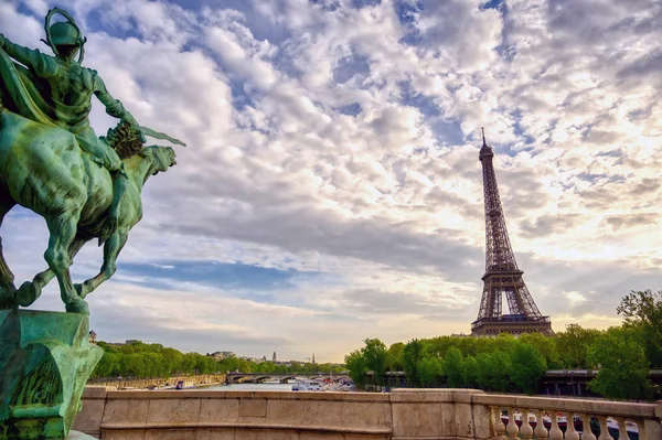 Eiffeltårnet Den Andre Siden Elven Seine Paris Solrik Dag Med – stockfoto