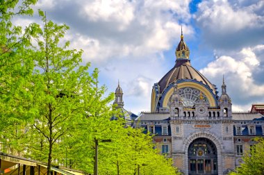 Antwerp (Antwerpen), Belçika Tren İstasyonu dış.