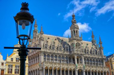 Grand Place veya Grote Markt'ta binalar ve mimari, Brüksel'in merkez meydanı, Belçika.