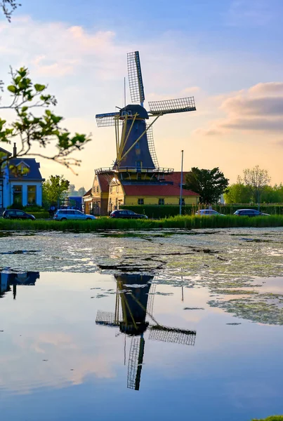 Mulini Vento Storici Situati Nel Lago Kralingen Rotterdam Paesi Bassi — Foto Stock