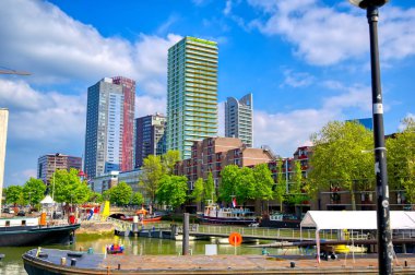 Rotterdam, Hollanda şehrindeki kanallar ve su yolları.
