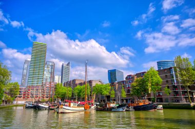 Rotterdam, Hollanda şehrindeki kanallar ve su yolları.