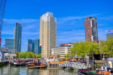 Rotterdam, Hollanda şehrindeki kanallar ve su yolları.
