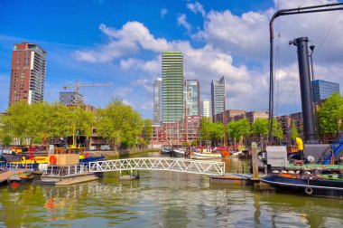 Rotterdam, Hollanda şehrindeki kanallar ve su yolları.