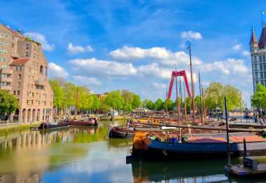 Rotterdam, Hollanda şehrindeki kanallar ve su yolları.