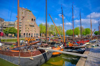 Rotterdam, Hollanda şehrindeki kanallar ve su yolları.