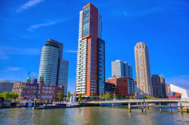 Rotterdam, Hollanda şehrindeki kanallar ve su yolları.